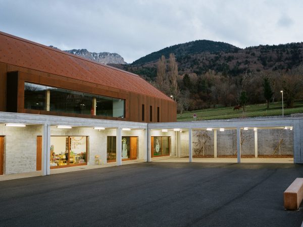 Schulerweiterung in Lugrin von Ateliers O-S Architectes