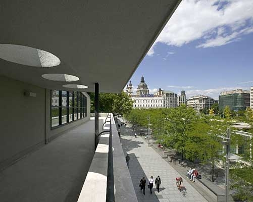 Busbahnhof der Nachkriegsmoderne in Budapest wird Designzentrum