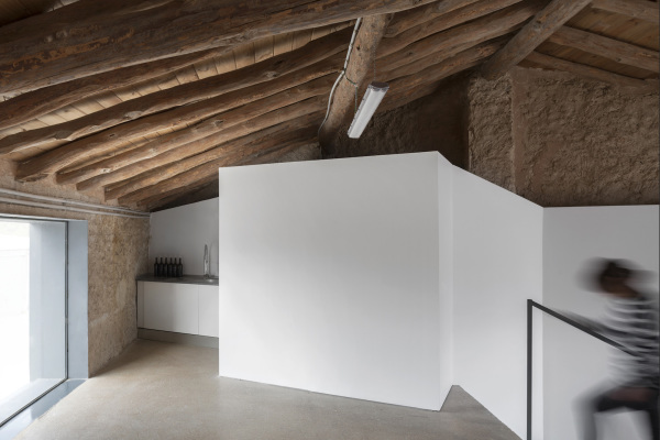 Bodega-Umbau bei Valencia von CRUX Arquitectos