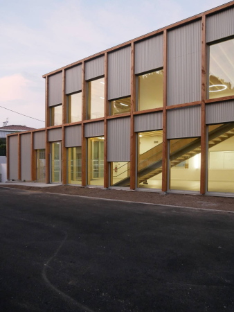 Schulerweiterung in Saint-Gilles von NAS architecture