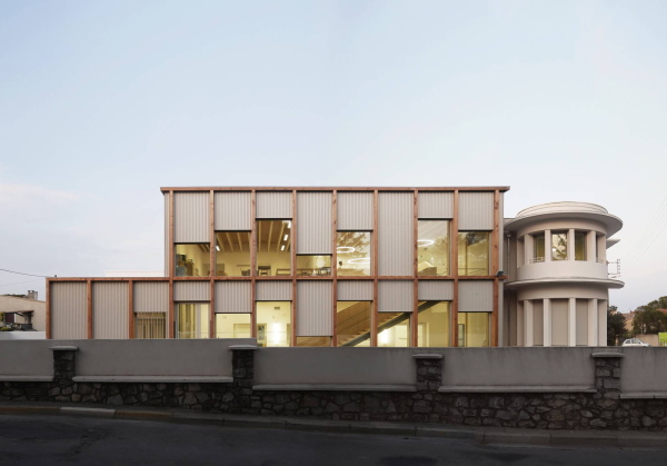 Schulerweiterung in Saint-Gilles von NAS architecture