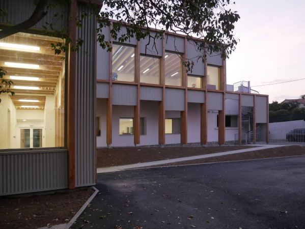 Schulerweiterung in Saint-Gilles von NAS architecture