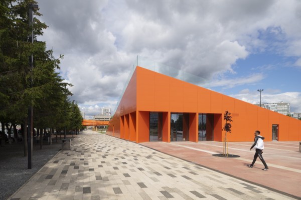 Unter der Trib�ne wird ein Caf� einziehen