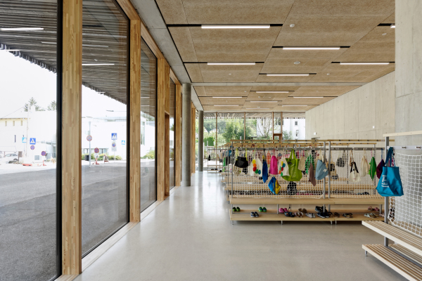 Cluster-Schulzentrum von Dietmar Feichtinger Architectes in Gloggnitz