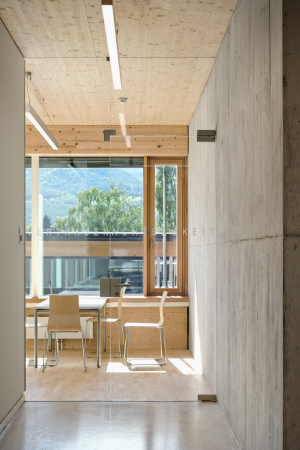 Cluster-Schulzentrum von Dietmar Feichtinger Architectes in Gloggnitz