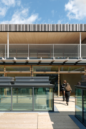 Cluster-Schulzentrum von Dietmar Feichtinger Architectes in Gloggnitz