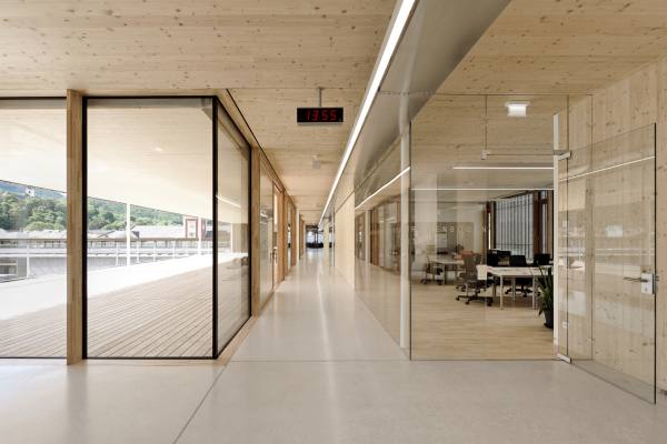 Cluster-Schulzentrum von Dietmar Feichtinger Architectes in Gloggnitz