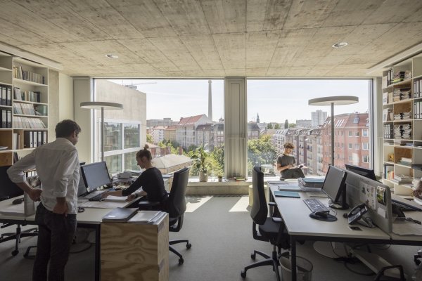 B�cher machen und dabei die Stadt im Blick behalten ...