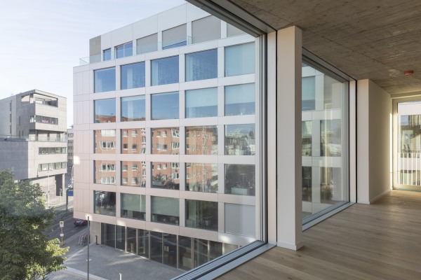 Blick aus den Wohnungen zum B�rofl�gel und zum L40 gegen�ber.