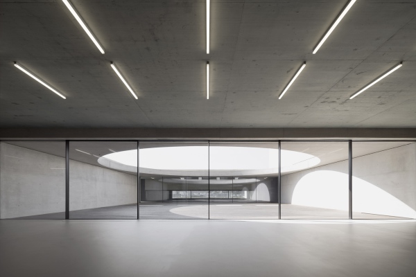 Blick vom Speisesaal zum Patio