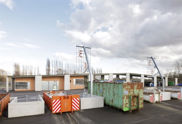 Antwerpen-Luchtbal: Die Container liegen tiefer als die Plattform fr die Nutzer