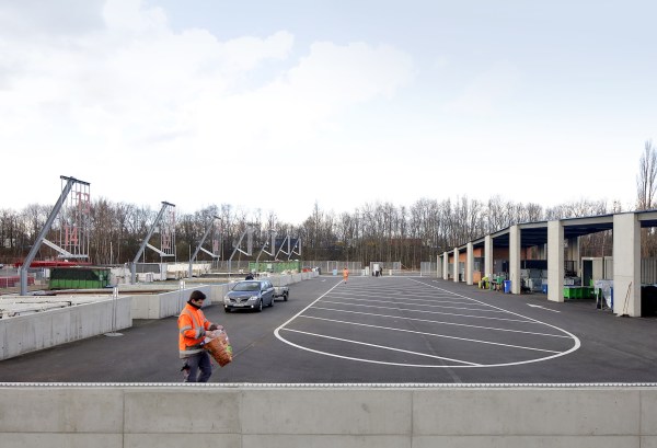 Antwerpen-Luchtbal: Offener Platz in der Mitte