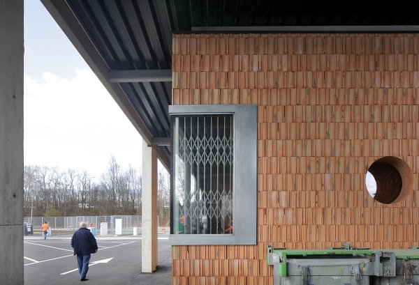 Antwerpen-Luchtbal: Eckfenster erh�hen die �bersicht f�r die Mitarbeiter im Pavillon
