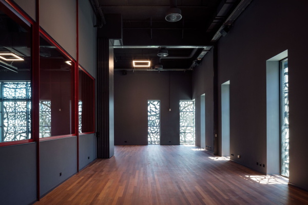 Theater von De Zwarte Hond und M2R