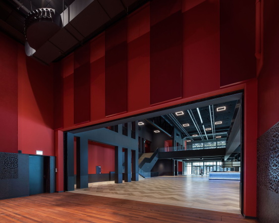 Theater von De Zwarte Hond und M2R