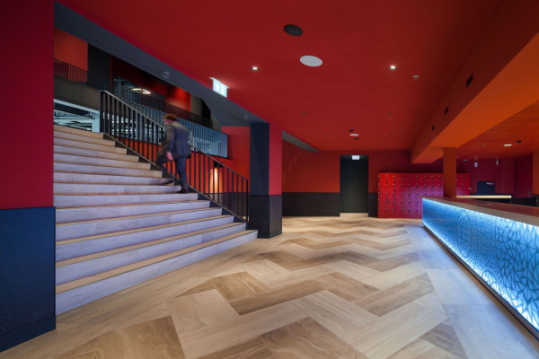 Theater von De Zwarte Hond und M2R