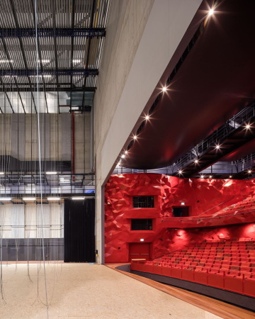 Theater von De Zwarte Hond und M2R