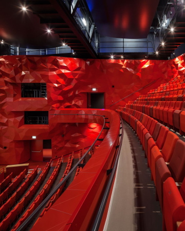 Theater von De Zwarte Hond und M2R