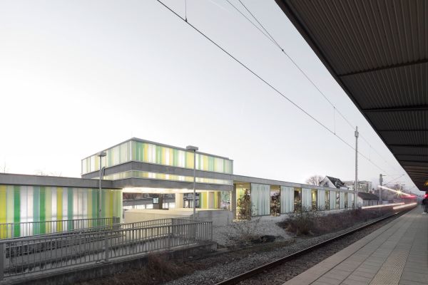 Bahnhofsplatz in Mnchen von Pool Leber