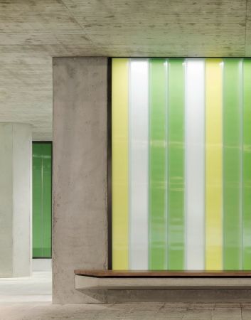 Bahnhofsplatz in Mnchen von Pool Leber