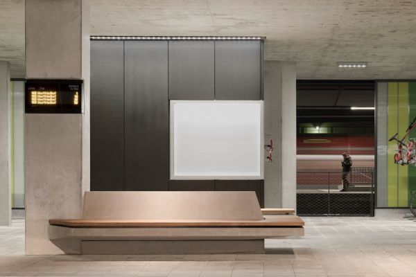 Bahnhofsplatz in Mnchen von Pool Leber