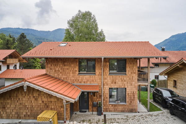 2. Preis Neubau: Zwei Holzh�user in Schleching, Anja und Andrea Aicher (Halfing)