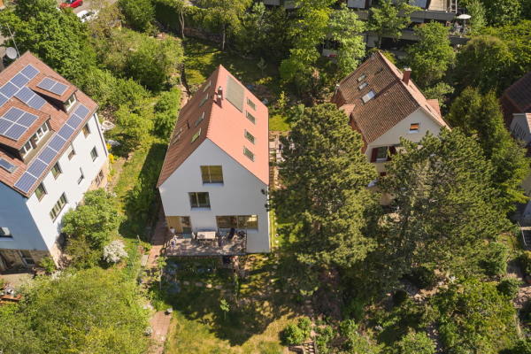 1. Preis Bauen im Bestand: Umbau eines Mehrfamilienhauses in ein Doppelhaus in Stuttgart, Frey Architekten (Stuttgart)