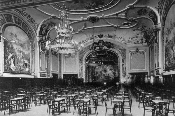 Der große Saal der Vergnügungsstätte Kliems Festsäle an der Hasenheide 13 im Jahr 1905.