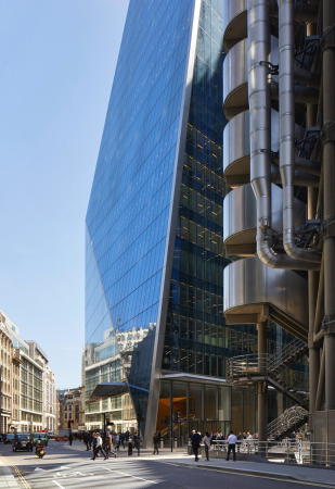 Brohochhaus von KPF in London