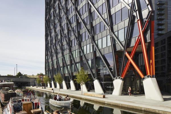 Brogebude von Fletcher Priest in London