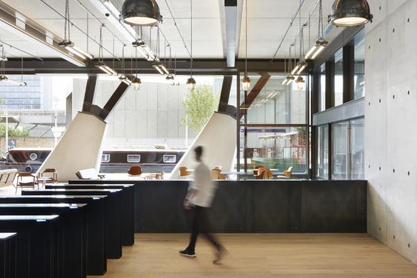 Brogebude von Fletcher Priest in London