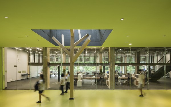 Im Inneren wurden zwei neue, extrabreite Gnge in leuchtenden Farben eingefgt.