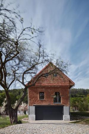 Verwandlung eines Hauses in Tschechien von ORA