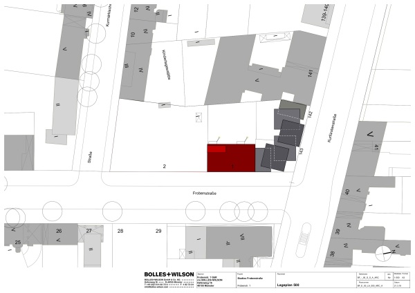 Im Lageplan ist das Gebude von Bolles+Wilson rot markiert, das Gebude von June14 ist dunkelgrau eingezeichnet.