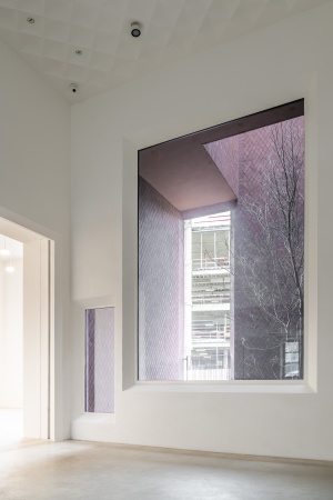 Blick aus dem Foyer zurck ins Vestibl und zum Eingang.