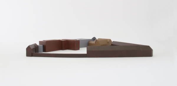 Porzellanmodell des Beginenhofs. Dunkelrot der Altbau, grau der Neubau, ocker das Jenever-Museum