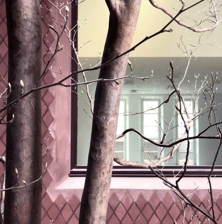 Blick vom Vestibl ins Foyer.