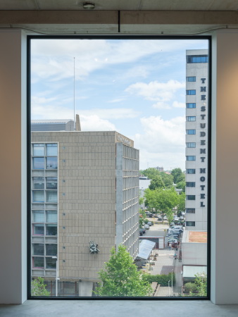 B�robau in Amsterdam von Thonik und MMX