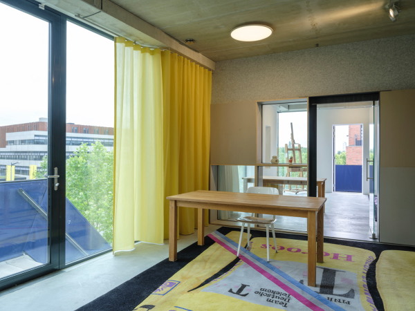 B�robau in Amsterdam von Thonik und MMX