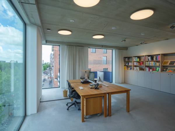 Brobau in Amsterdam von Thonik und MMX