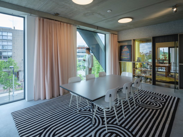 Brobau in Amsterdam von Thonik und MMX