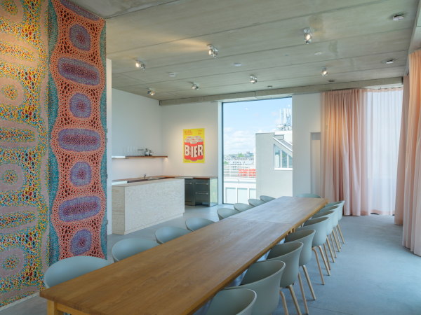 B�robau in Amsterdam von Thonik und MMX