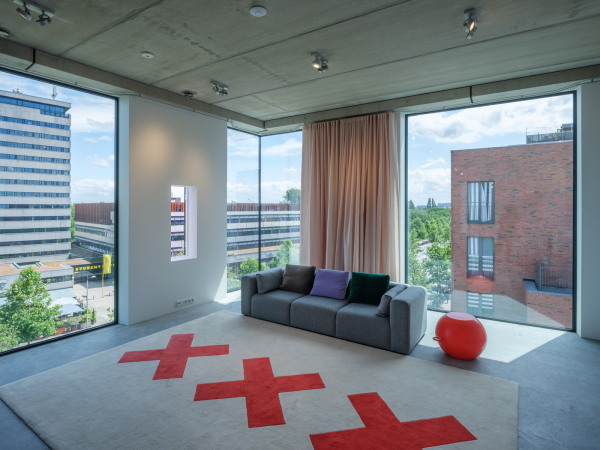 B�robau in Amsterdam von Thonik und MMX