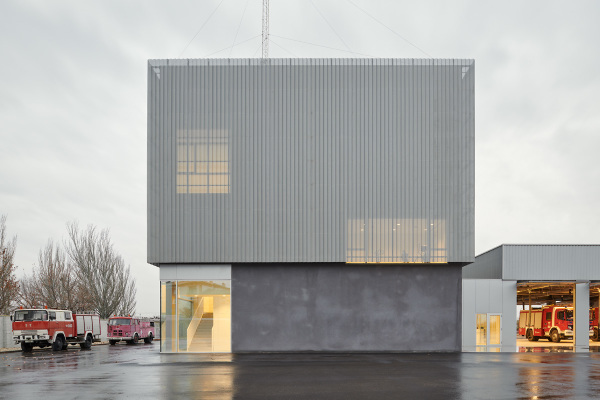 Feuerwache bei Saragossa von IDOM