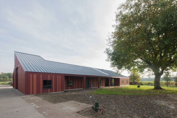 Scheune mit Pool bei Tilburg von Jan Couwenberg