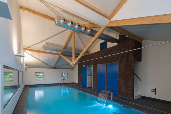 Scheune mit Pool bei Tilburg von Jan Couwenberg