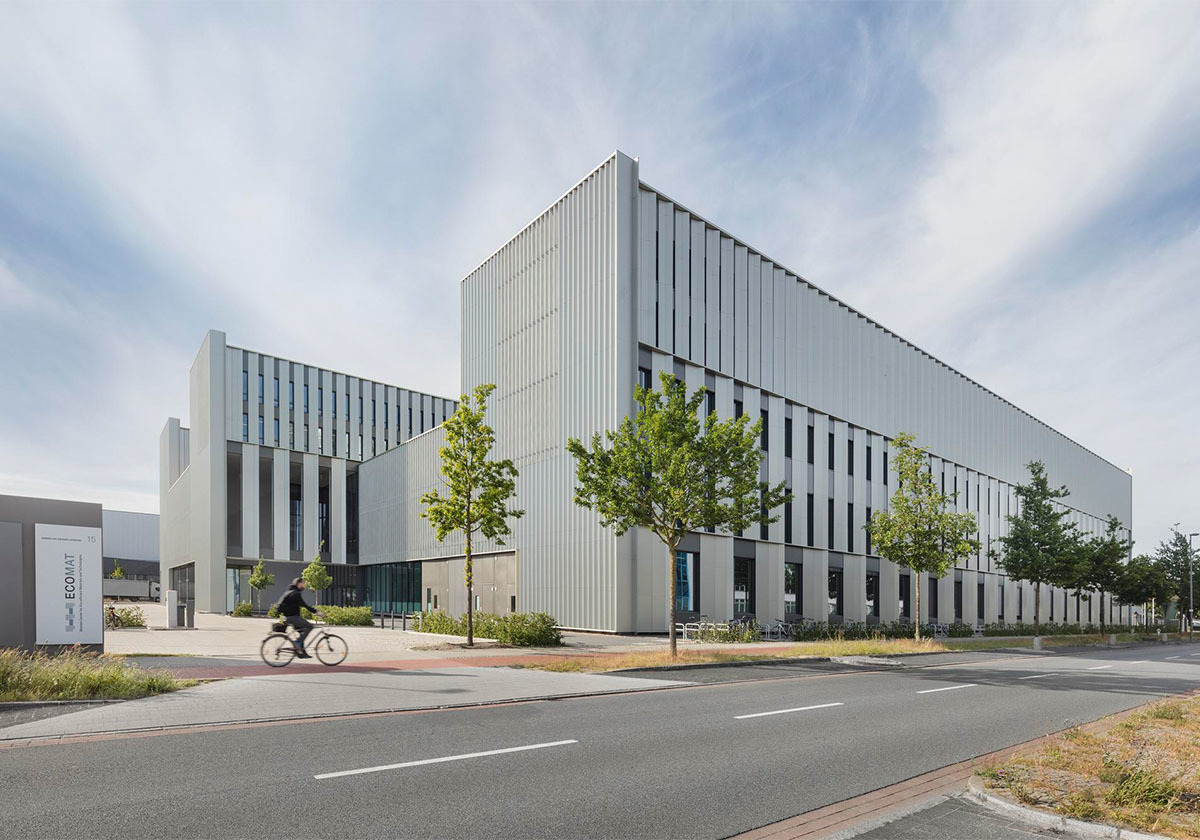 Leichtbau zwischen Stahlbeton
 - Forschungsgebäude in Bremen von Huber Staudt mit Brullet de Luna und Pinearq