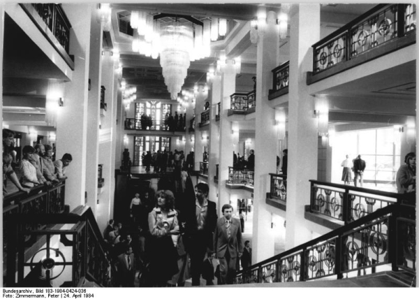 Foyer kurz nach der Erffnung