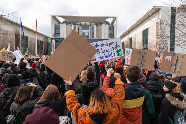 aus der Fotoarbeit von Erik-Jan Ouwerkerk: Fridays for Future-Demonstration vor dem Kanzleramt in Berlin, 2019