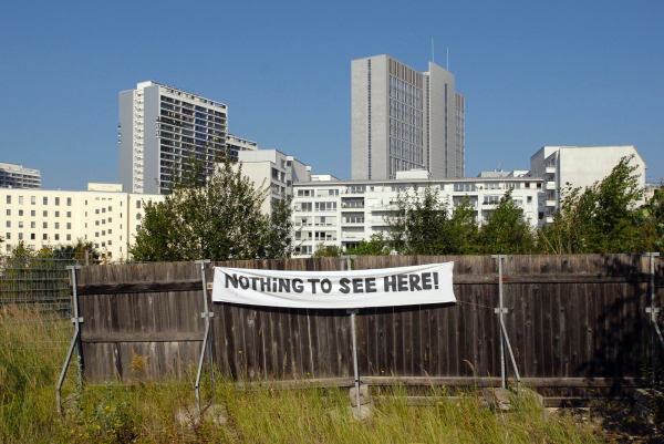 aus der Fotoarbeit von Erik-Jan Ouwerkerk: Nothing to see here, Berlin 2007